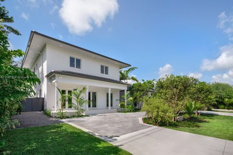 Single Family Residence in Miami FL 6240 84 ST St 1.jpg