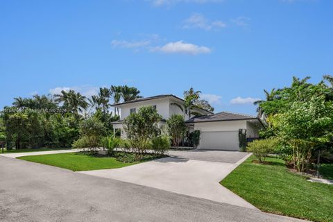 Single Family Residence in Miami FL 6240 84 ST St 2.jpg