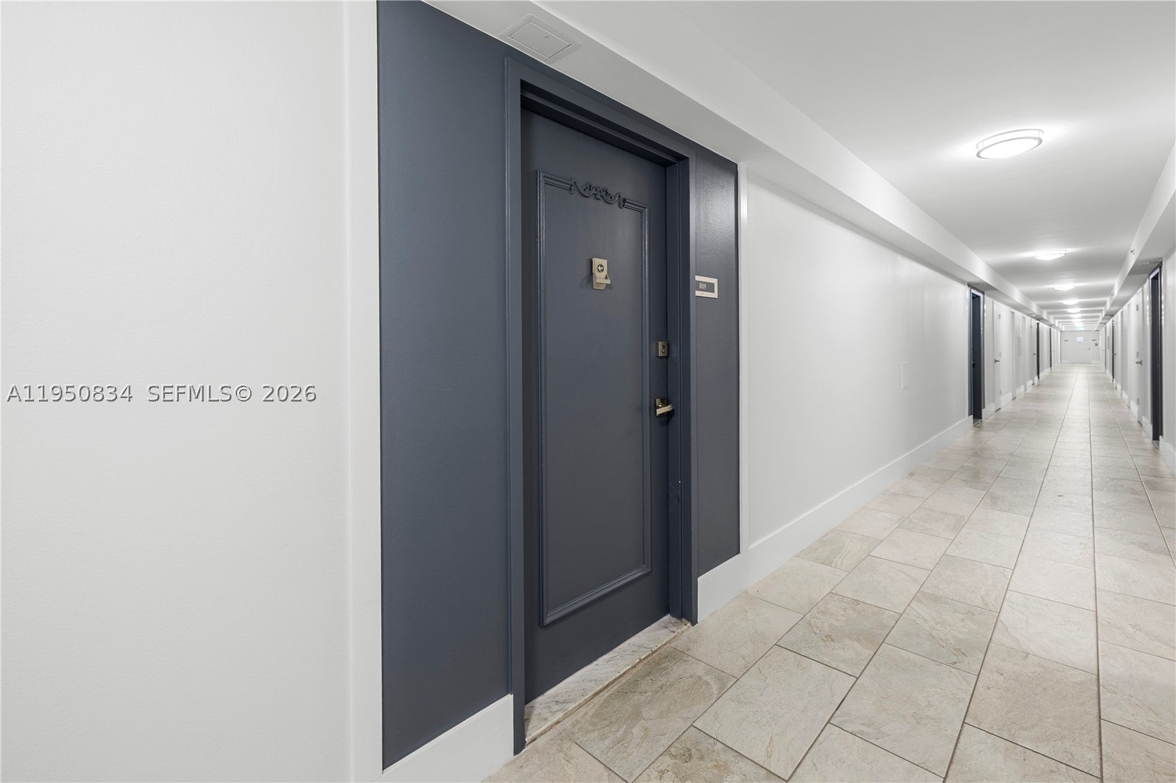 6039 Collins Ave 809