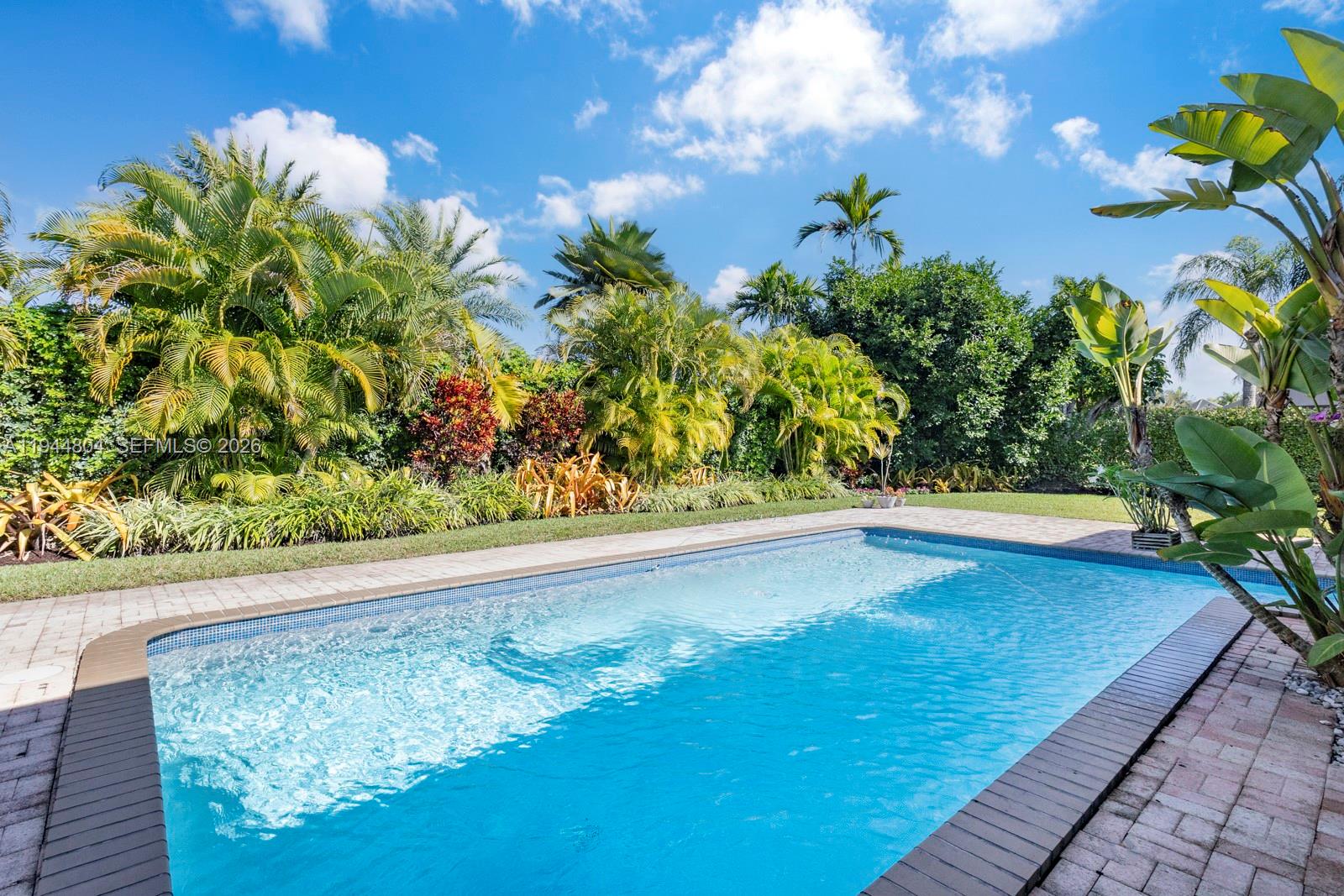 PINE NEEDLE MANORS - Residential