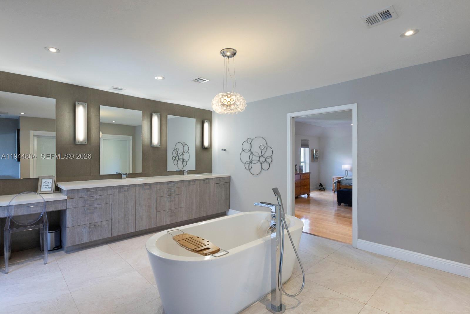 PINE NEEDLE MANORS - Residential