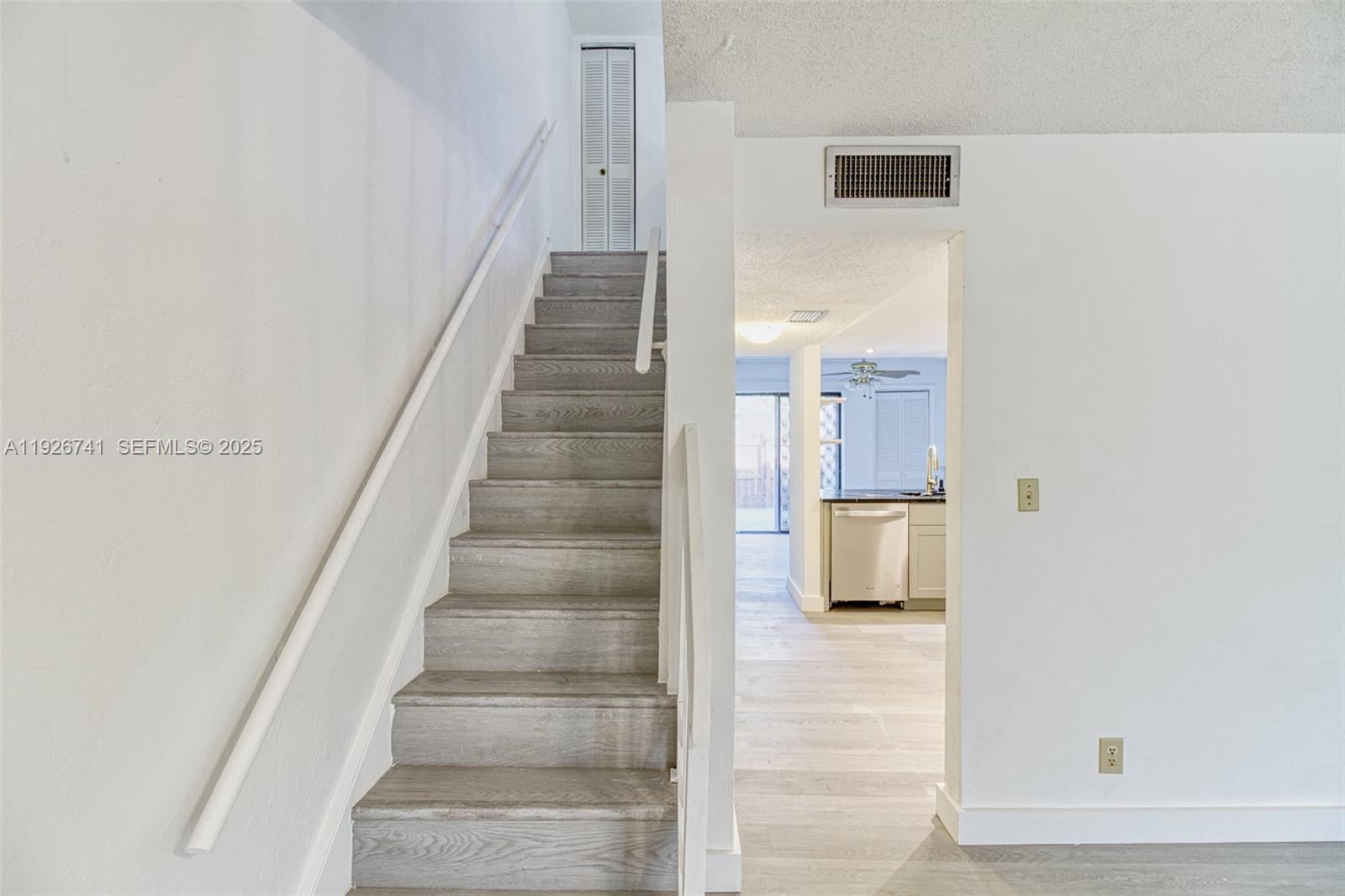 VILLAGE TOWNHOUSES NO TWO - Residential Lease