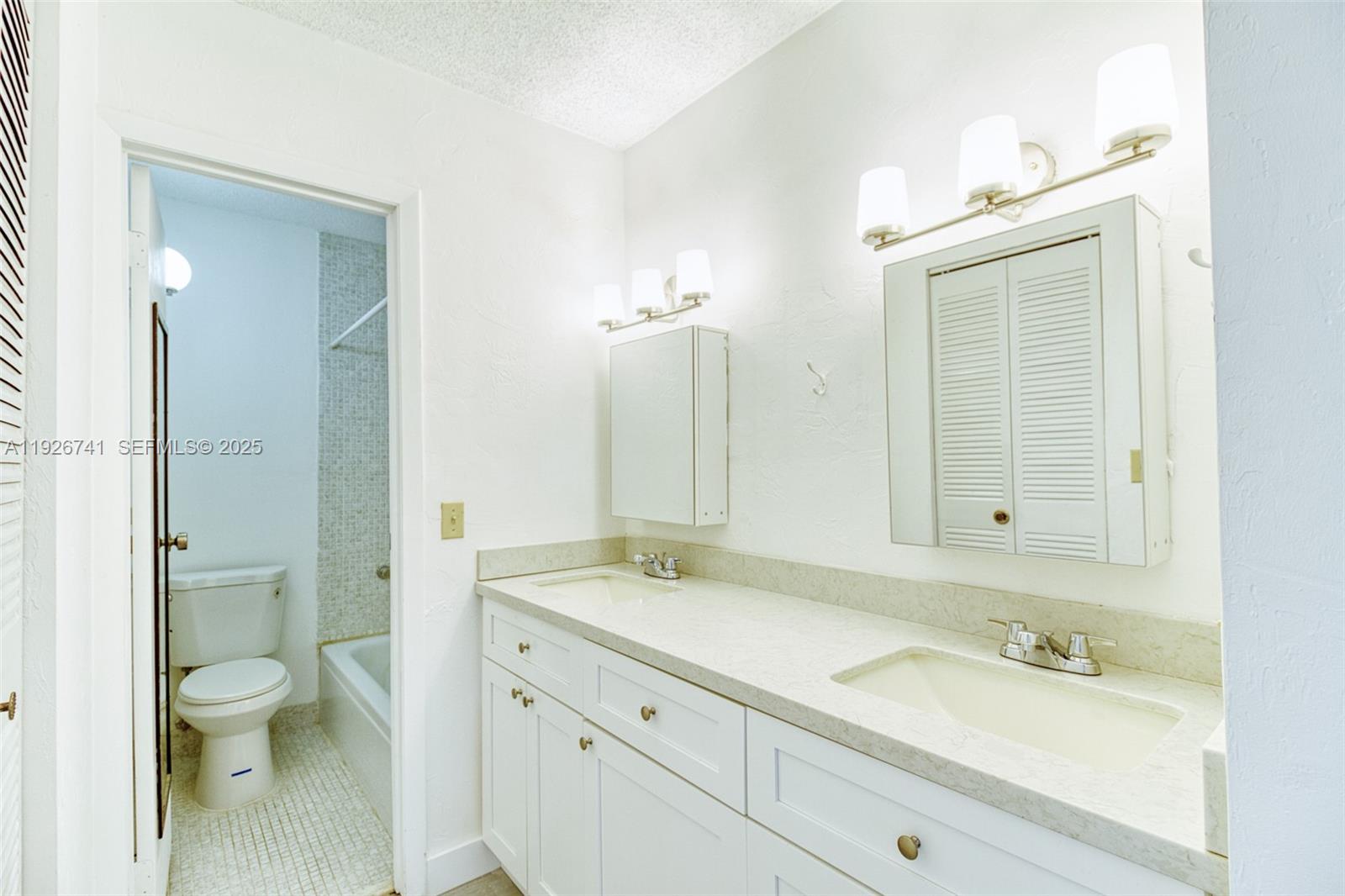 VILLAGE TOWNHOUSES NO TWO - Residential Lease