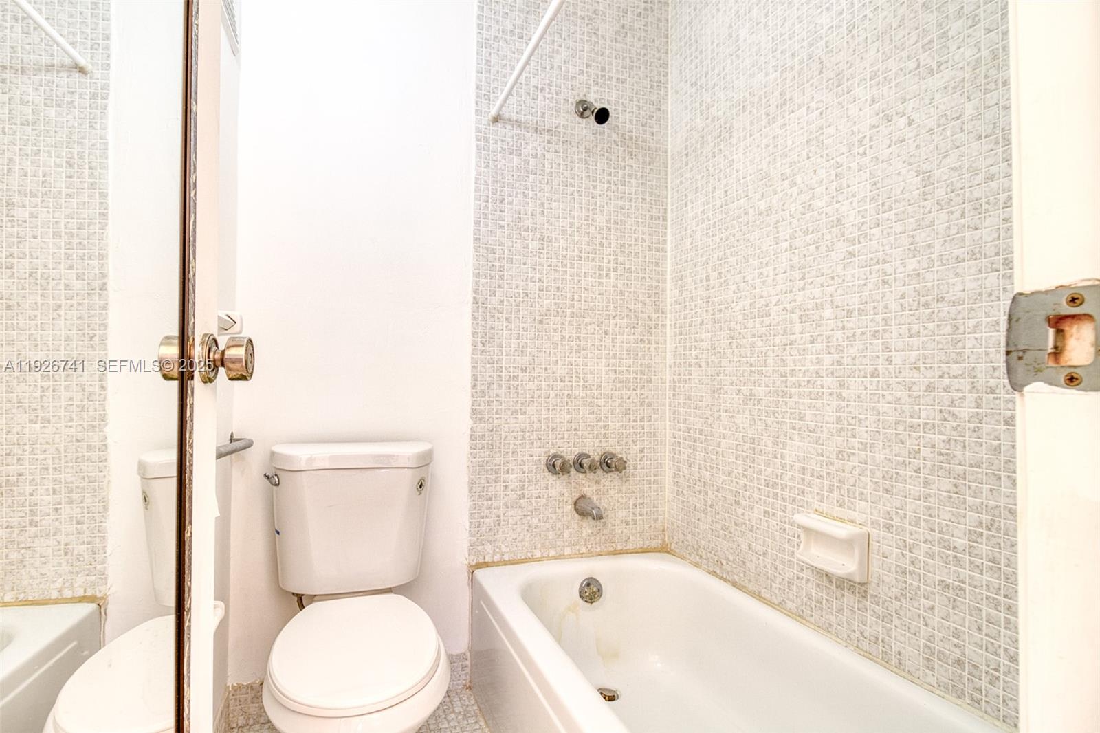 VILLAGE TOWNHOUSES NO TWO - Residential Lease