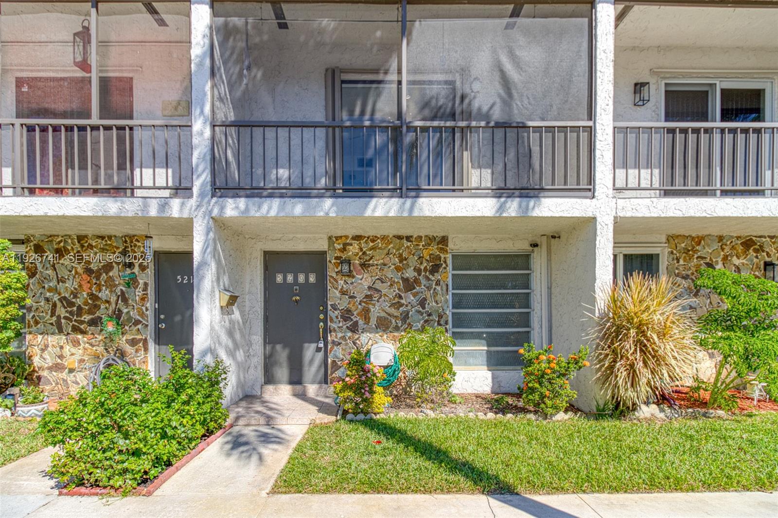 VILLAGE TOWNHOUSES NO TWO - Residential Lease