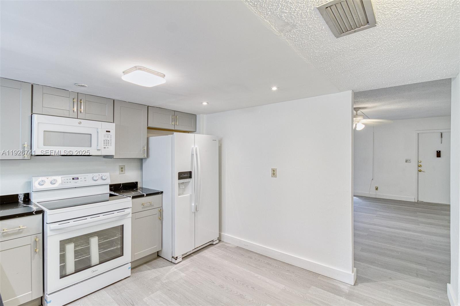 VILLAGE TOWNHOUSES NO TWO - Residential Lease