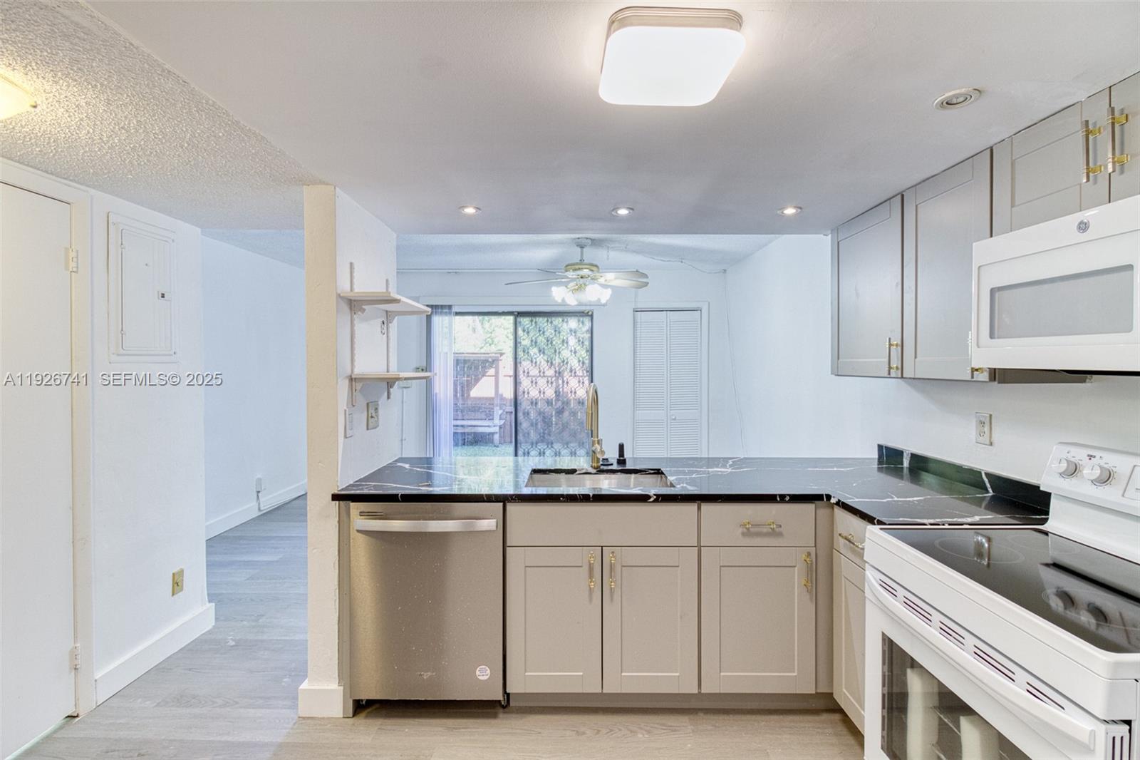 VILLAGE TOWNHOUSES NO TWO - Residential Lease