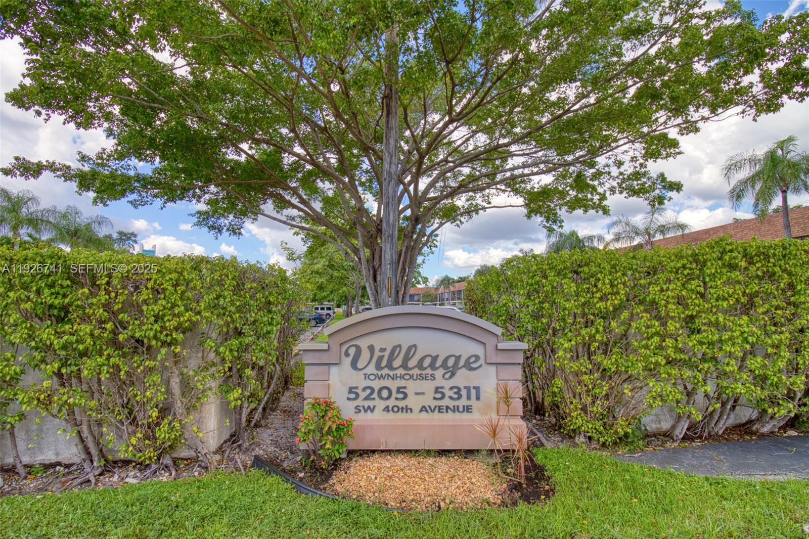 VILLAGE TOWNHOUSES NO TWO - Residential Lease