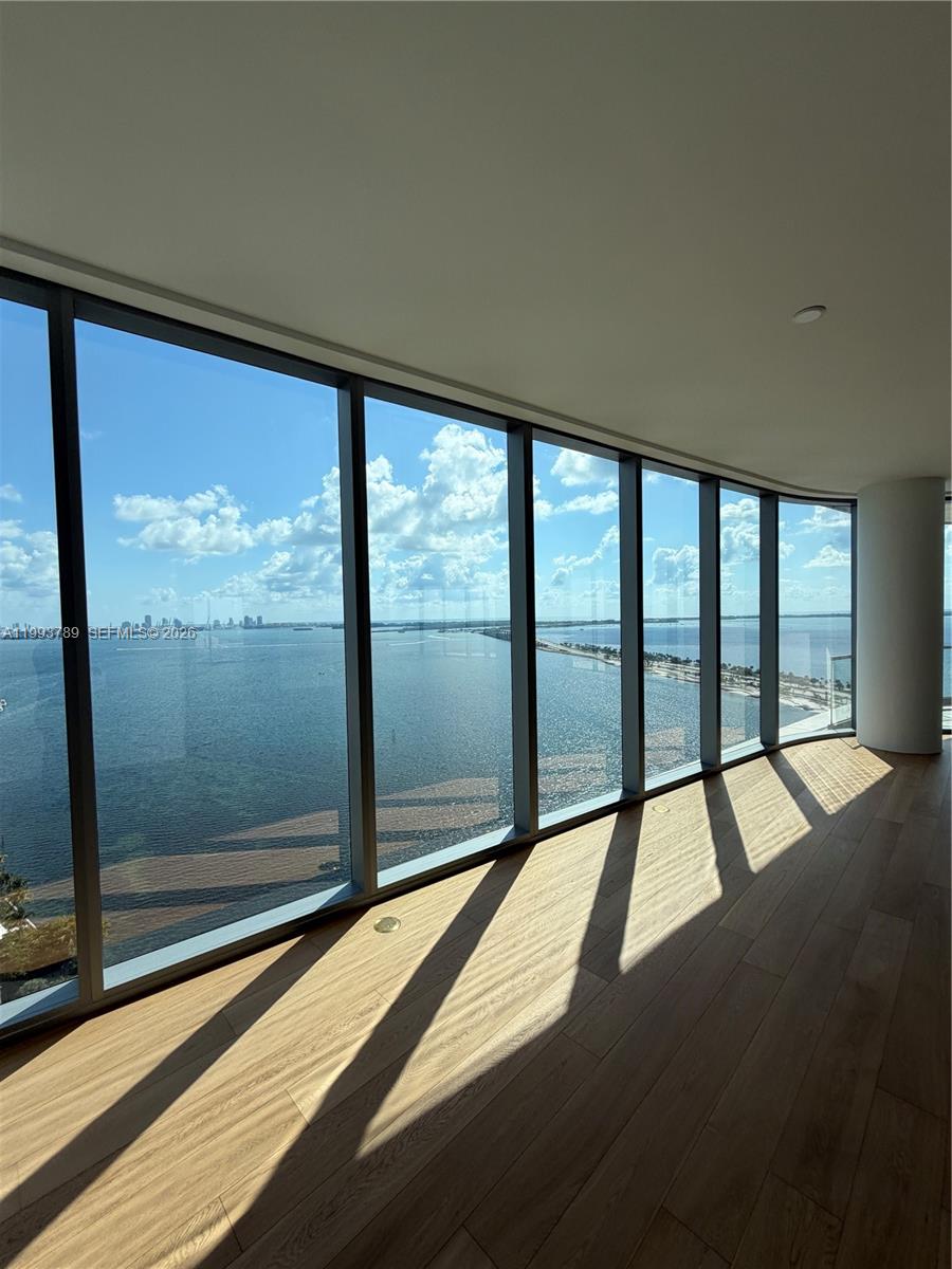 UNA Residences - Residential