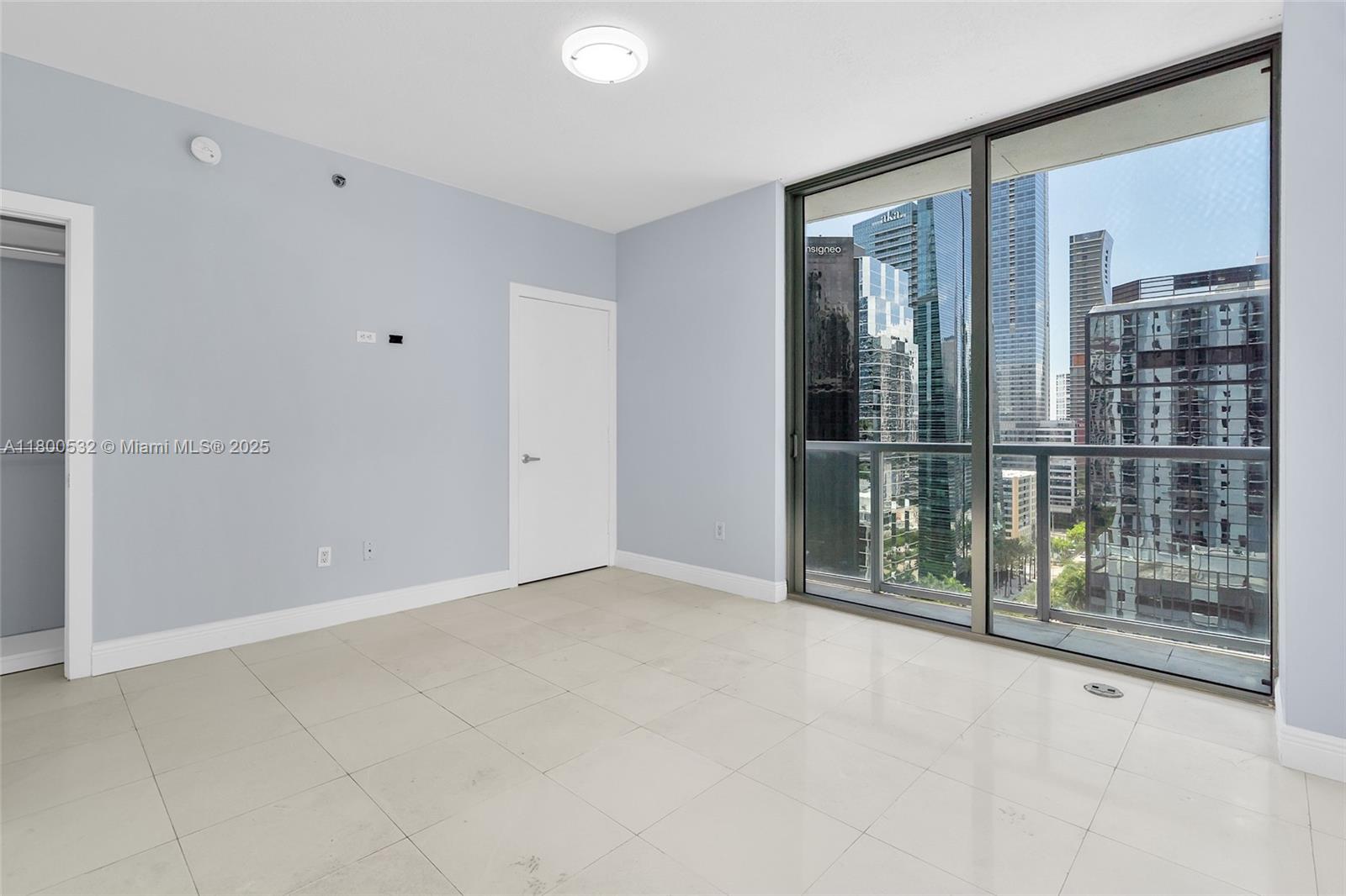 1060 Brickell Ave 1811