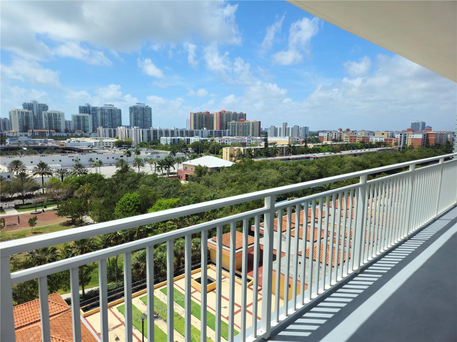 210 174th St 1101