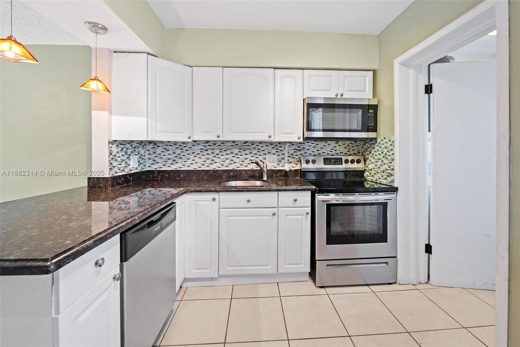 Photo of 2433 NW 9th Ter #0, Wilton Manors, FL 33311 (MLS # A11882314)