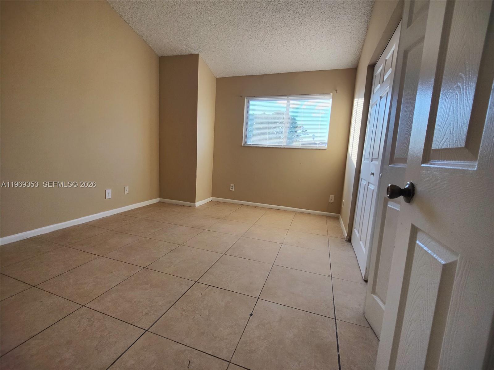 SUMMER LAKE - Residential Lease