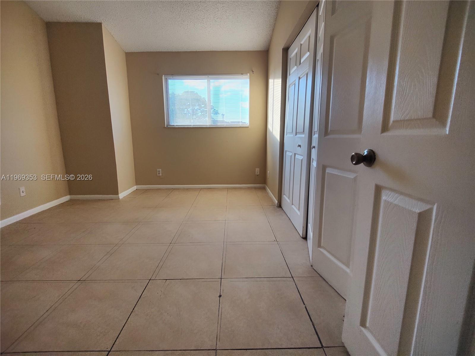 SUMMER LAKE - Residential Lease