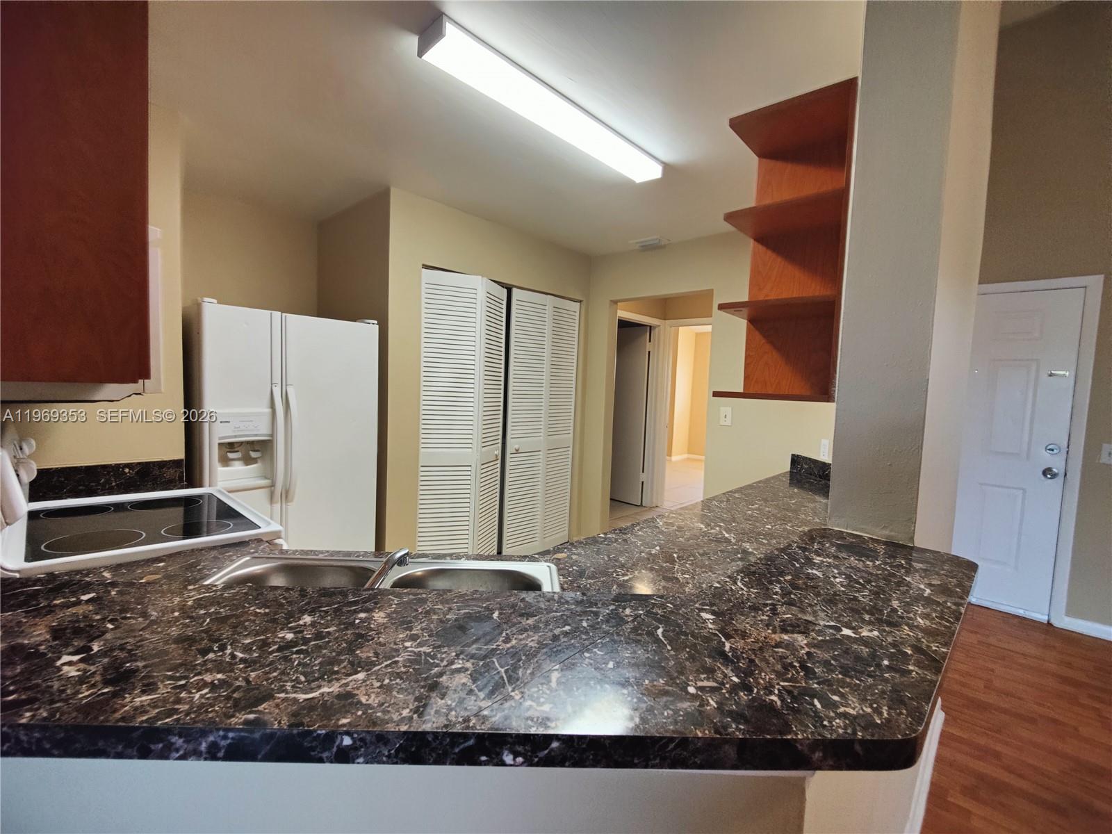 SUMMER LAKE - Residential Lease