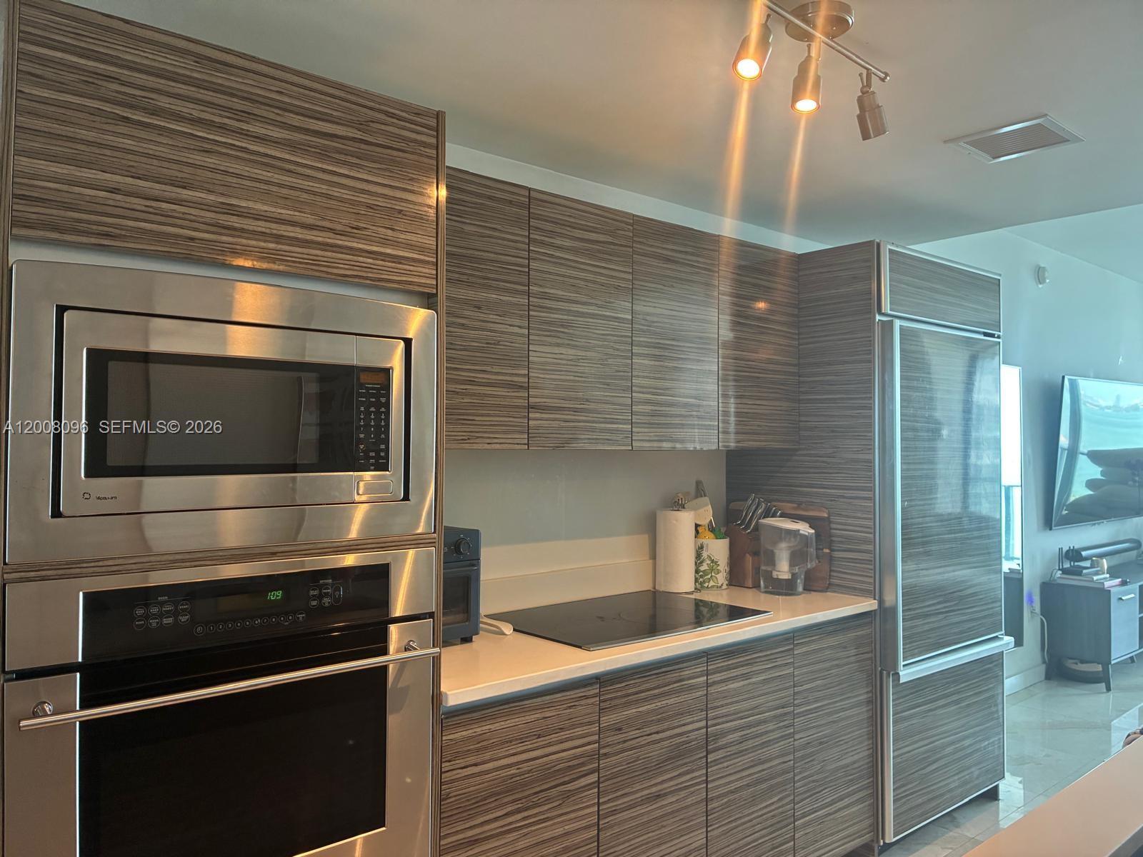 ICON BAY CONDO - Residential