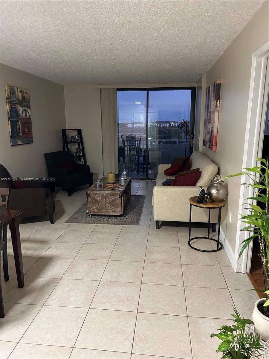 AZUL AT FONTAINEBLEAU CON - Residential