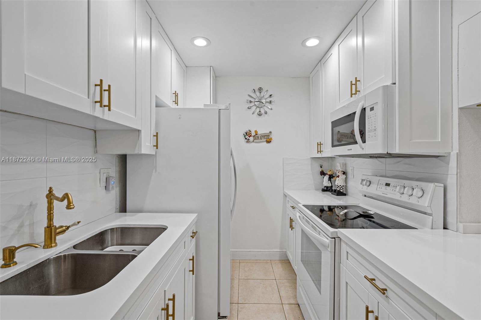 SPANISH TRACE CONDO - Residential