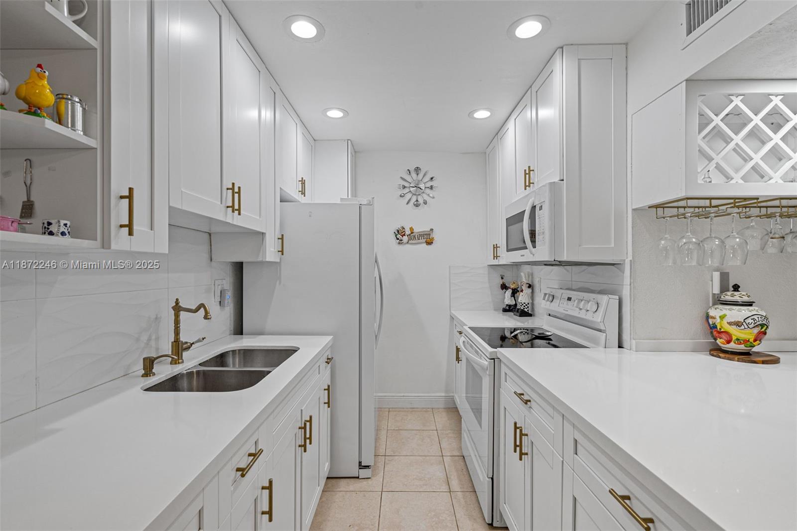 SPANISH TRACE CONDO - Residential