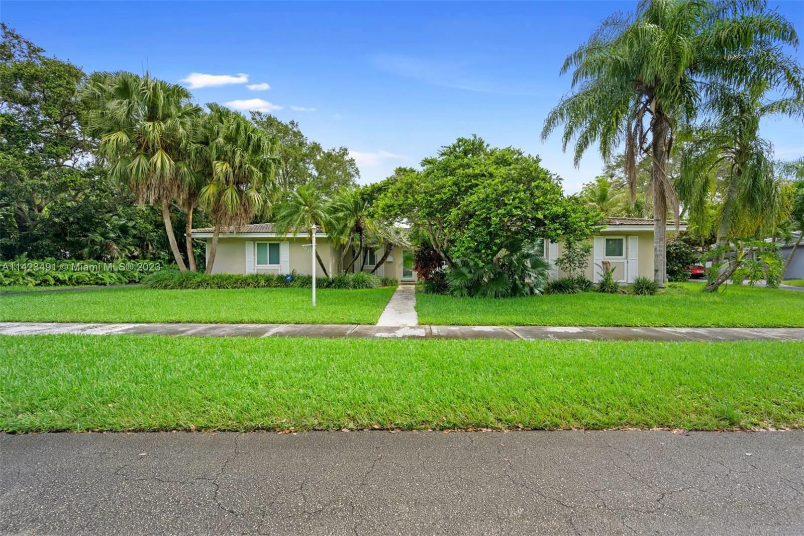 EXCELLENT OPPORTUNITY! Enjoy this wonderful opportunity for your family in this beautiful 4-bed, 2-bath. This spacious property features a pool area perfect for sharing unforgettable moments with your loved ones, as well as a beautiful and ample backyard surrounded by lush trees, providing privacy and a relaxing atmosphere. The house offers space for 2 vehicles in the garage and more in the exterior area. Additionally, it is protected with impact windows, ensuring safety and peace of mind at all times.
Located in a privileged area, this home is perfect for those seeking a cozy and secure living space. Moreover, it boasts highly-rated schools, making it an excellent choice for your childrens.
Don't miss out on this incredible opportunity to turn this house into your new home!