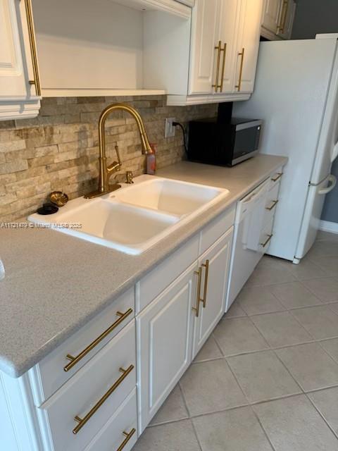 Two Bedroom Two Bathroom Completly Remodeled. Very Clean and great lake views from screened in patios. Plenty of parking and lots of amenities at Cypress Lakes. This is a 55 + community. Easy to show. Contact agent for LB.