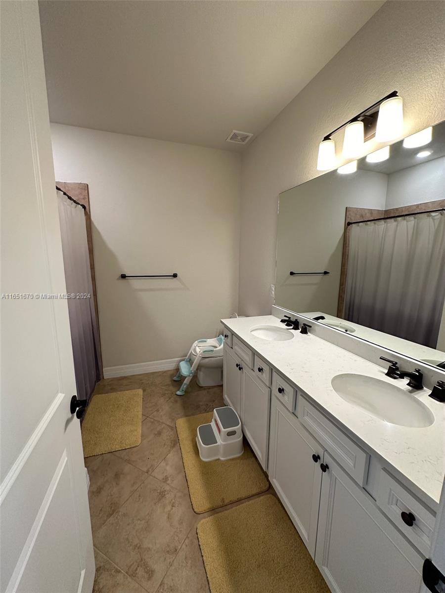 Photo 8 of 41 of 10479 SW Captiva Dr house