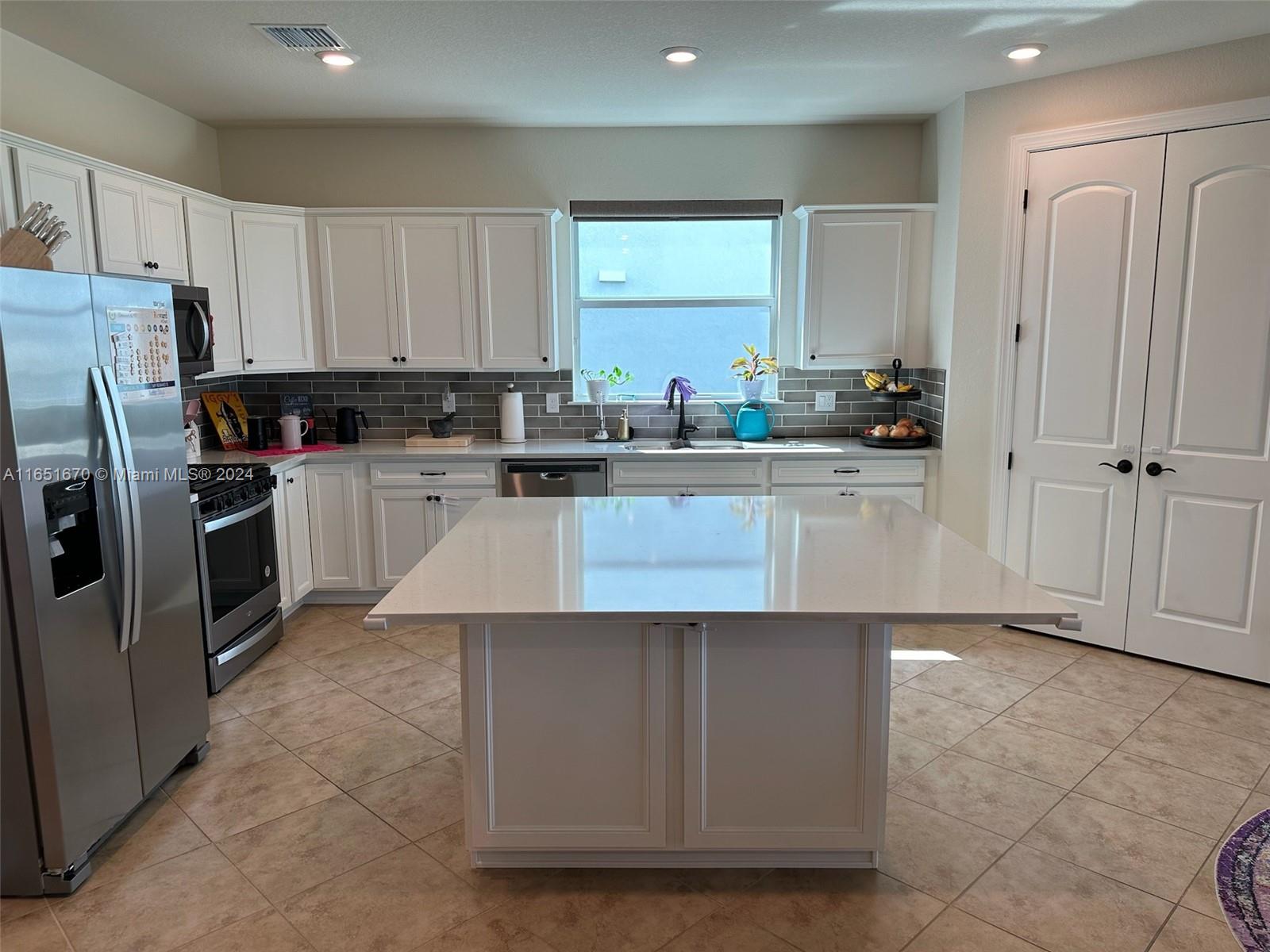Photo 13 of 41 of 10479 SW Captiva Dr house