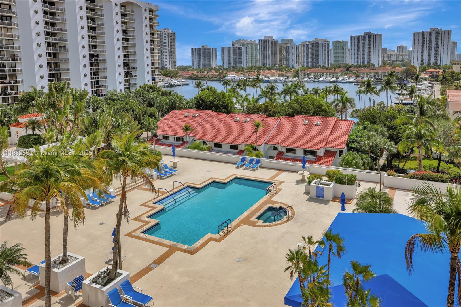 HARBORSIDE AT THE WATERWAs - Residential