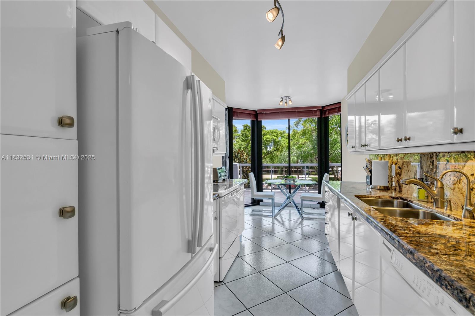 HARBORSIDE AT THE WATERWAs - Residential