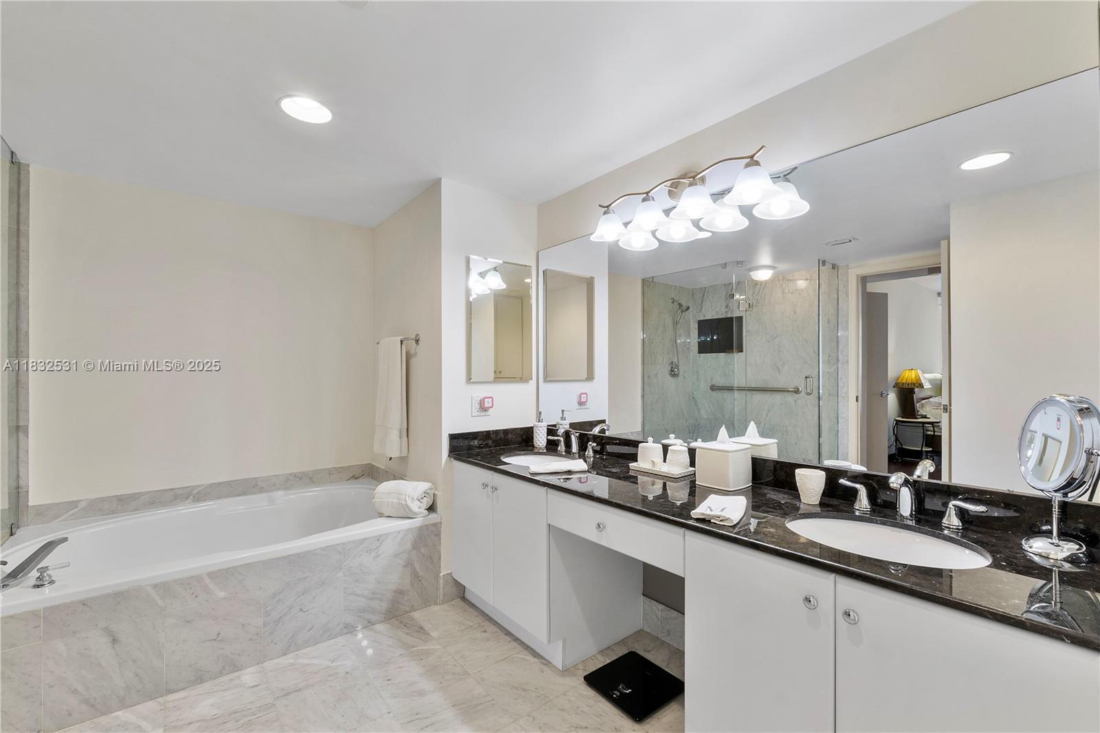 HARBORSIDE AT THE WATERWAs - Residential