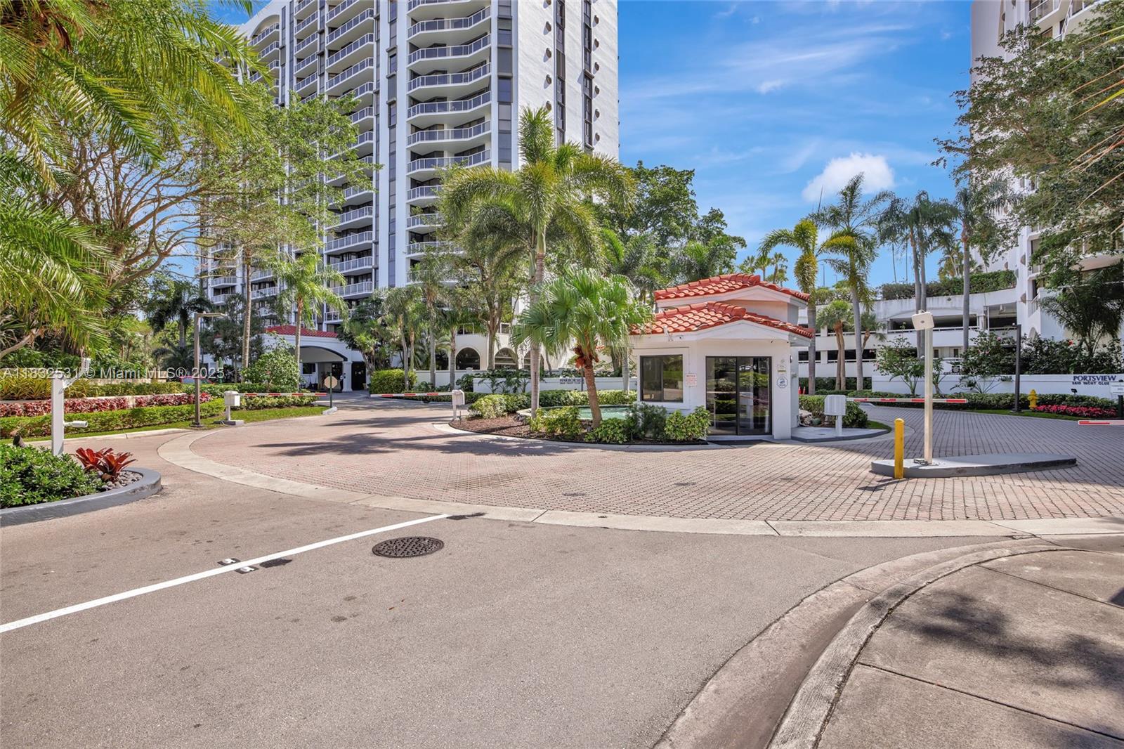 HARBORSIDE AT THE WATERWAs - Residential