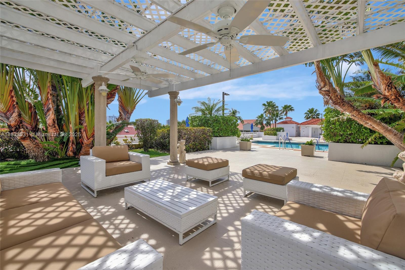 HARBORSIDE AT THE WATERWAs - Residential