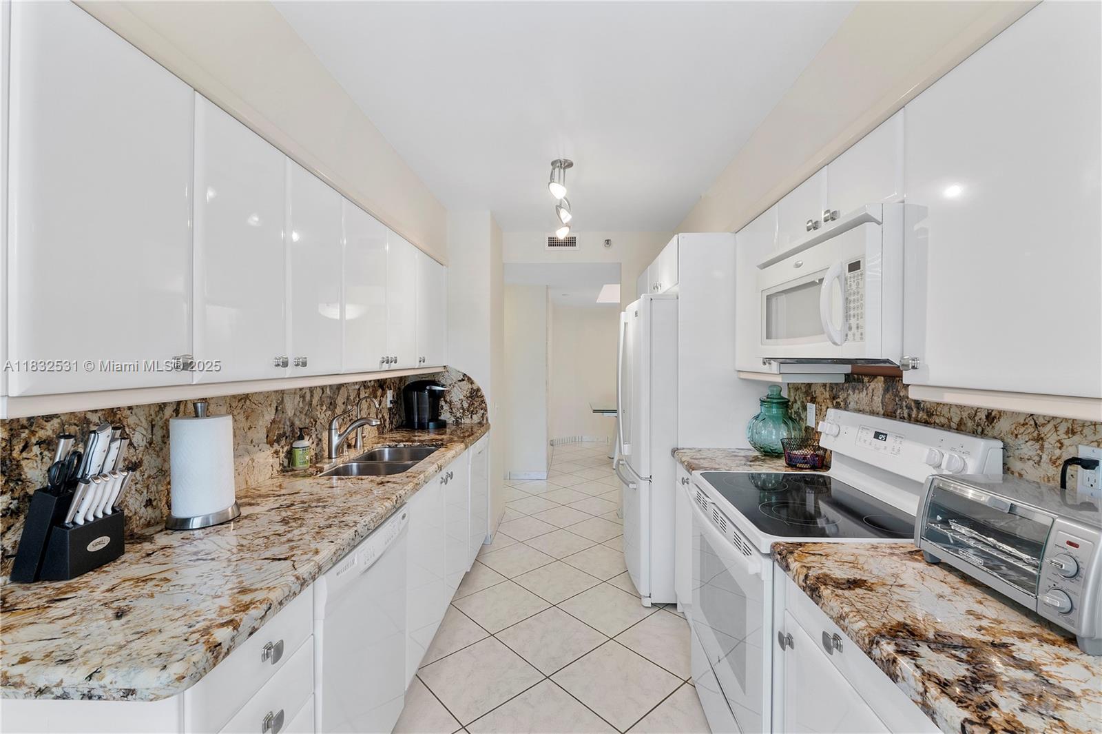 HARBORSIDE AT THE WATERWAs - Residential