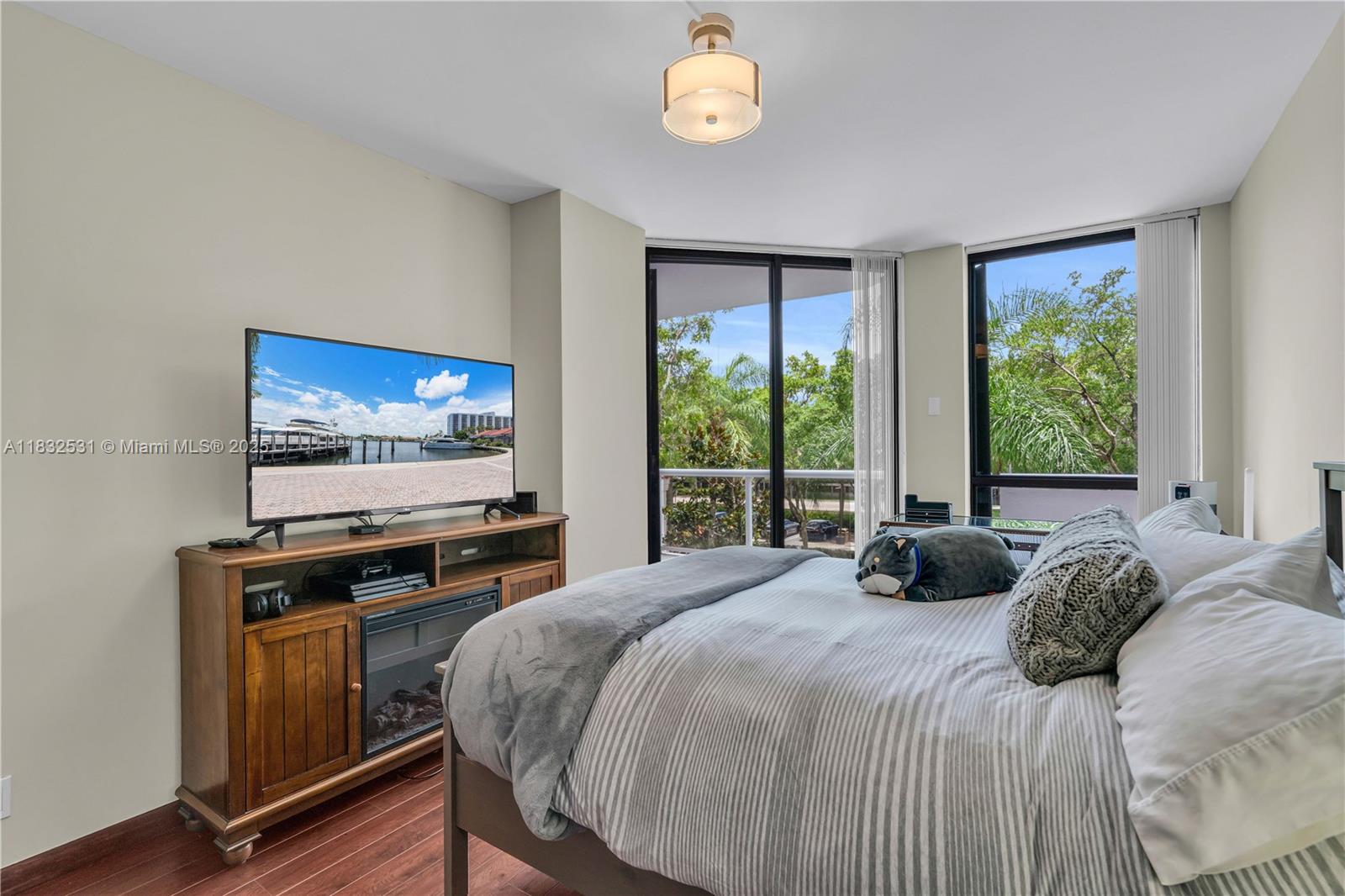 HARBORSIDE AT THE WATERWAs - Residential