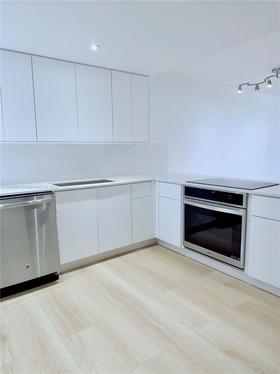 1331 Lincoln Rd 502, Miami Beach, Miami-Dade County, Florida - 2 Bedrooms  
2 Bathrooms - 