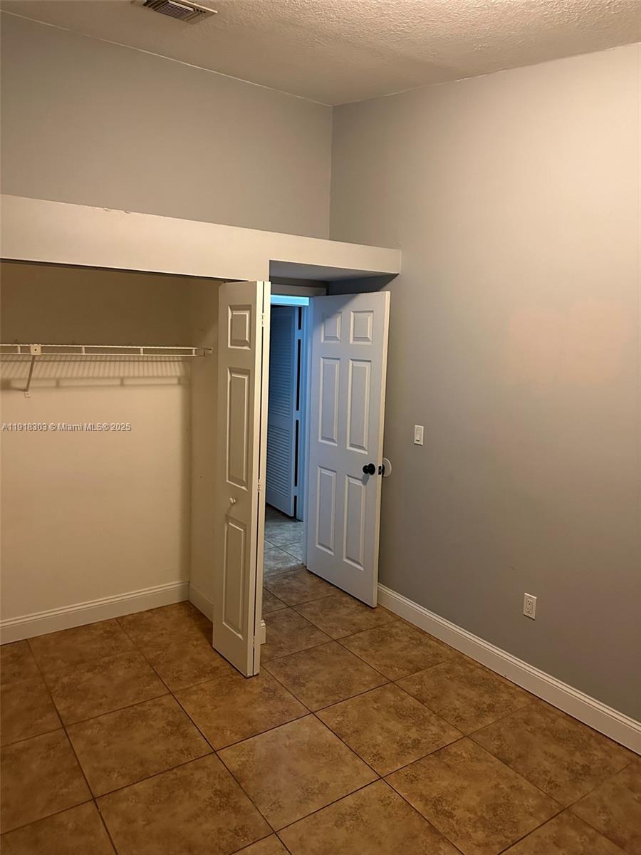 COUNTRY LAKE MANORS TOWNH - Residential