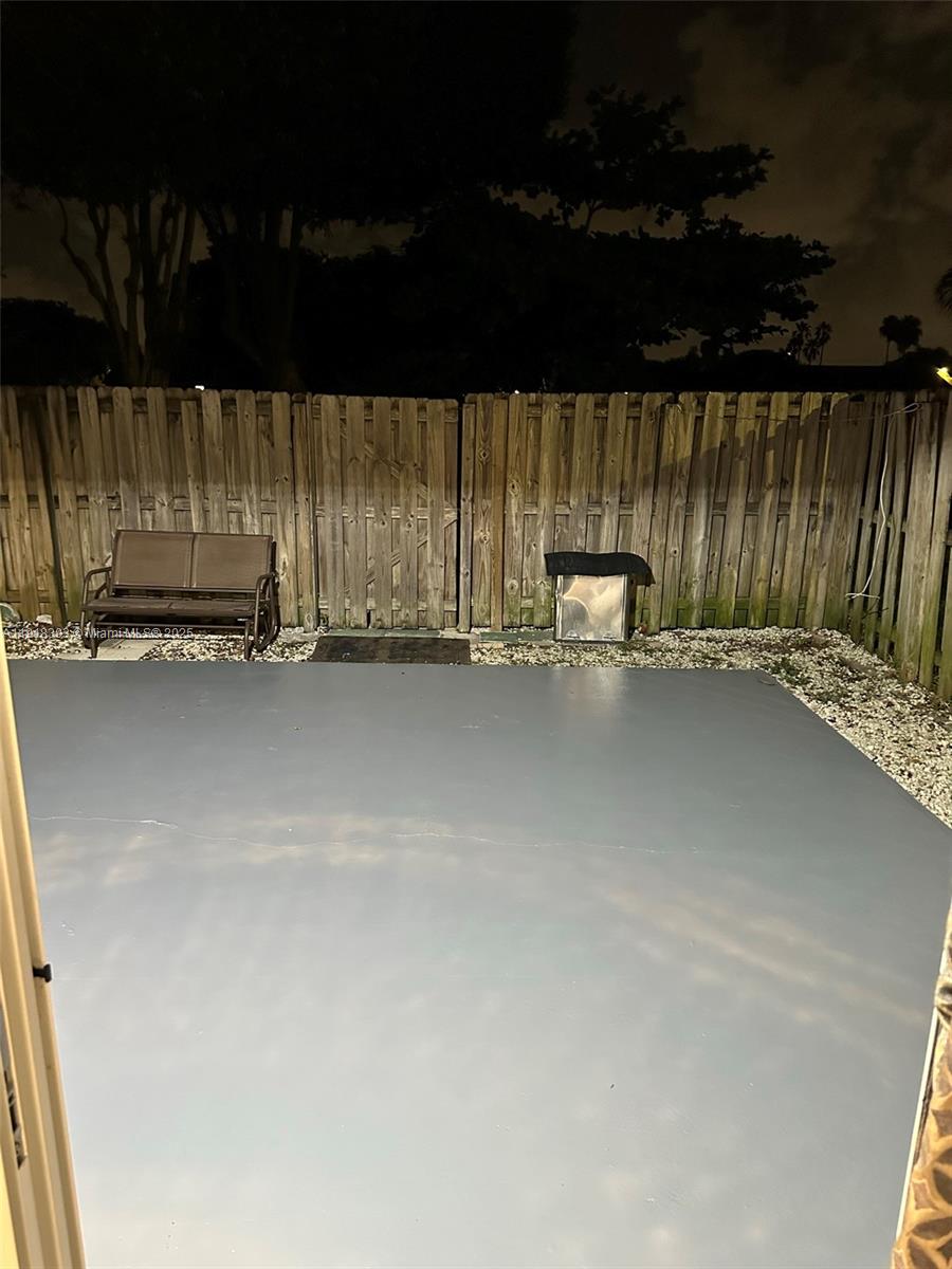 COUNTRY LAKE MANORS TOWNH - Residential