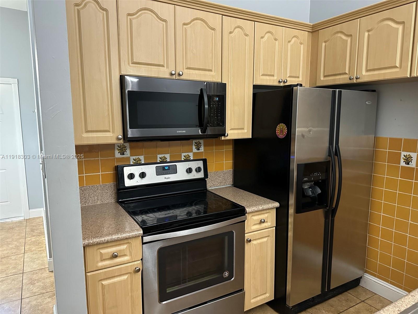 COUNTRY LAKE MANORS TOWNH - Residential