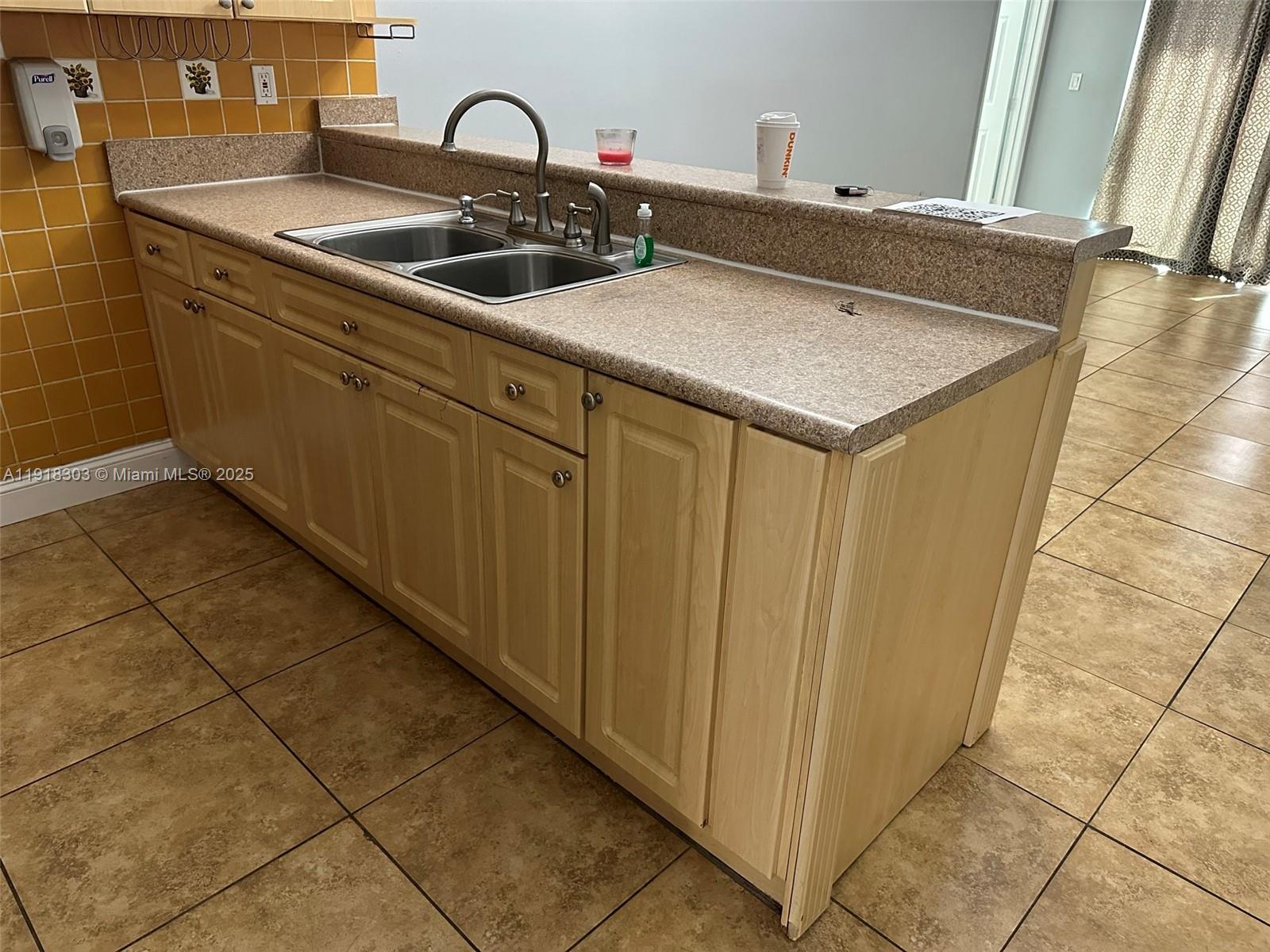 COUNTRY LAKE MANORS TOWNH - Residential