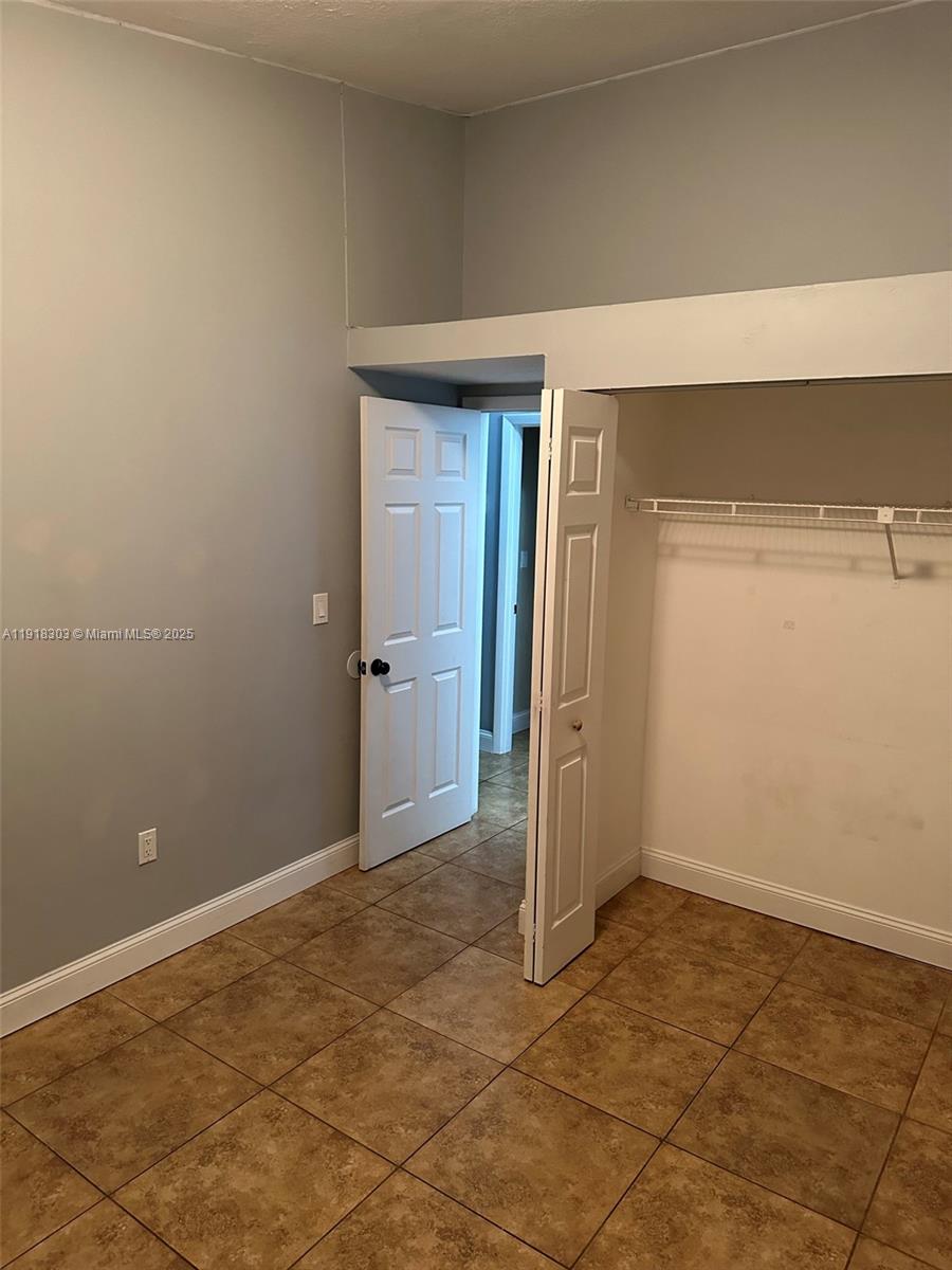 COUNTRY LAKE MANORS TOWNH - Residential