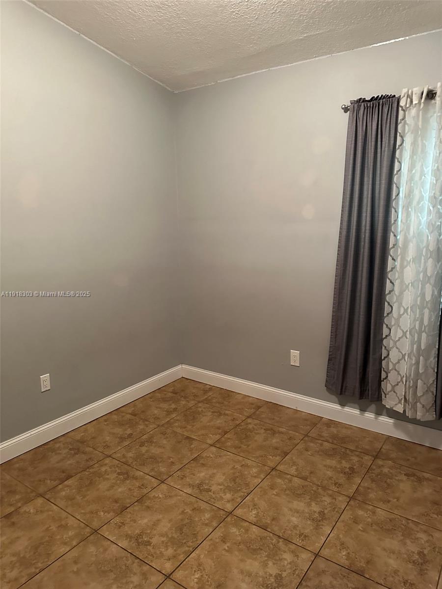 COUNTRY LAKE MANORS TOWNH - Residential