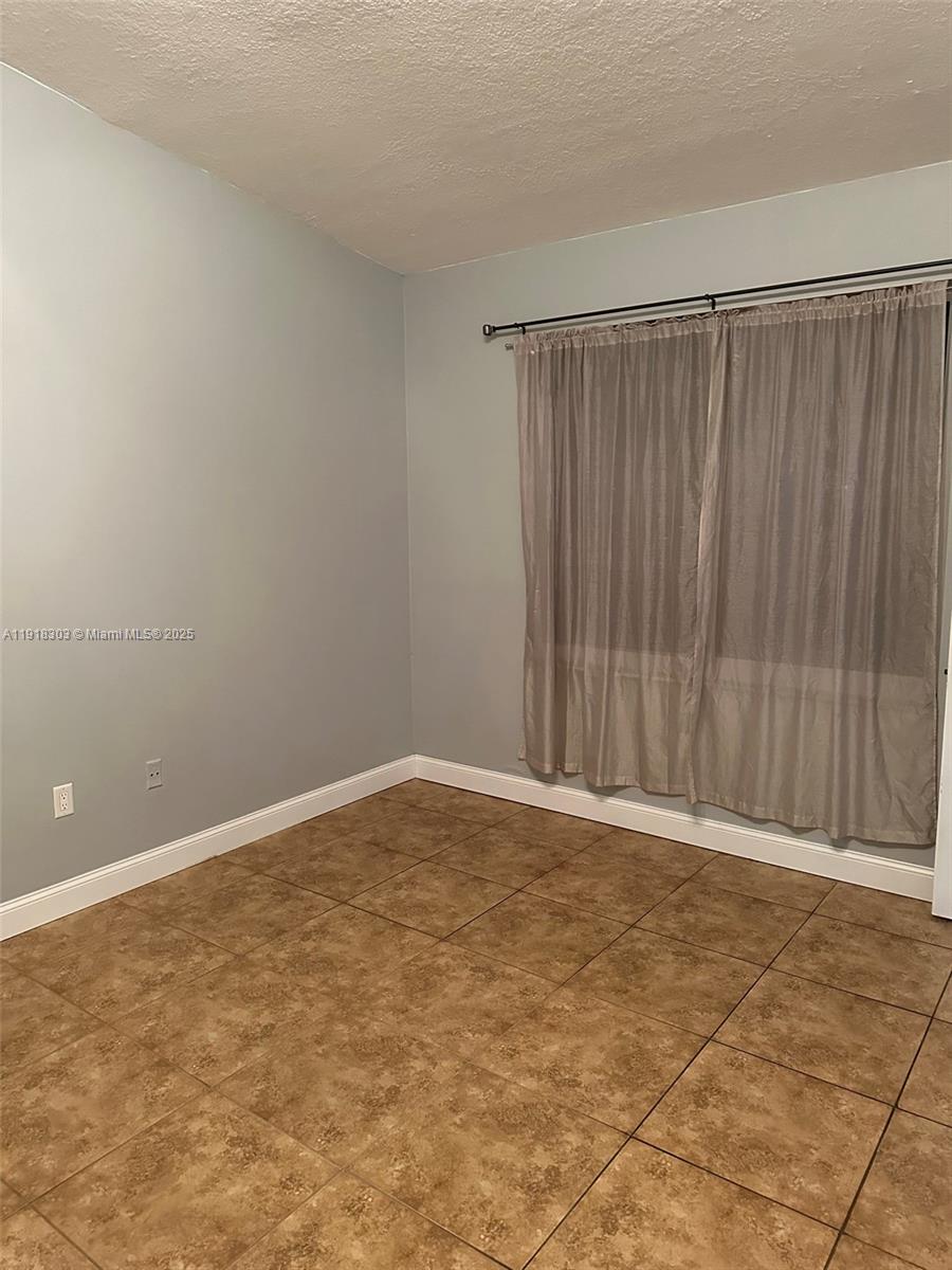 COUNTRY LAKE MANORS TOWNH - Residential