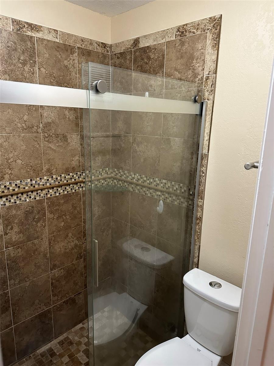 COUNTRY LAKE MANORS TOWNH - Residential