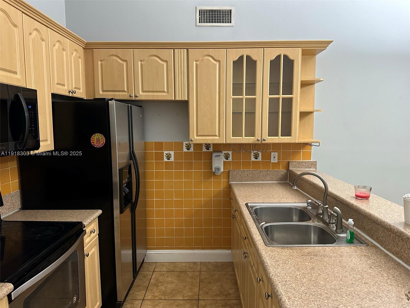 COUNTRY LAKE MANORS TOWNH - Residential