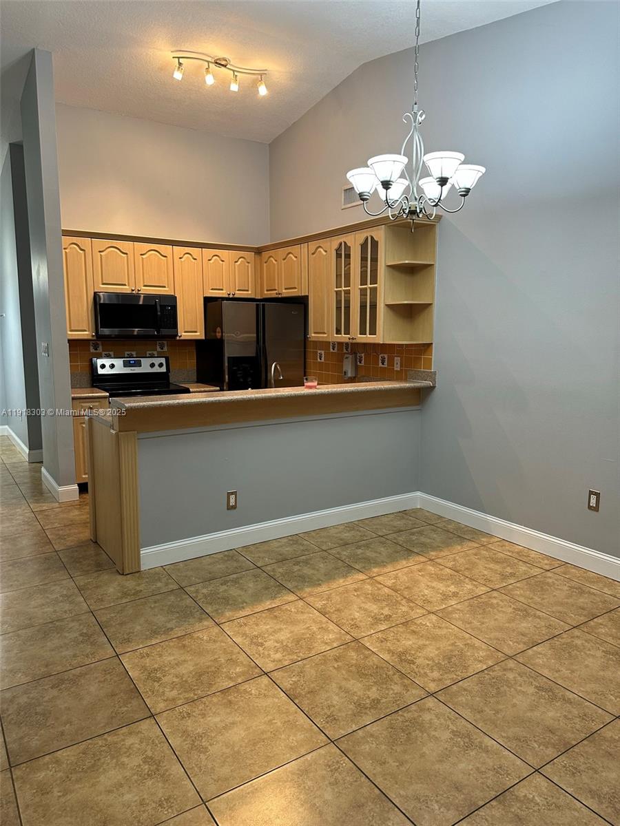 COUNTRY LAKE MANORS TOWNH - Residential