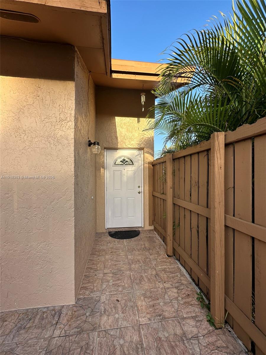 COUNTRY LAKE MANORS TOWNH - Residential