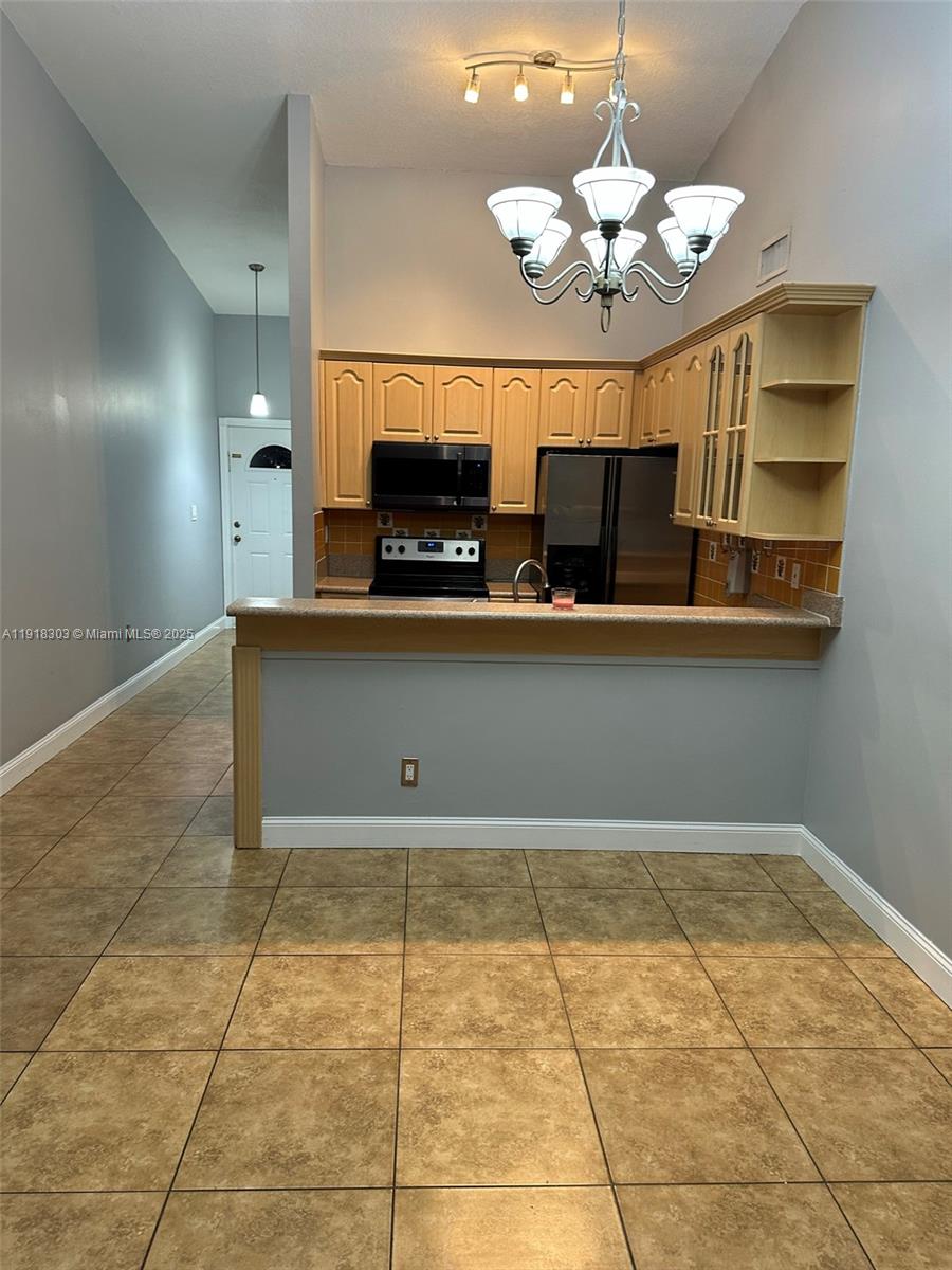 COUNTRY LAKE MANORS TOWNH - Residential