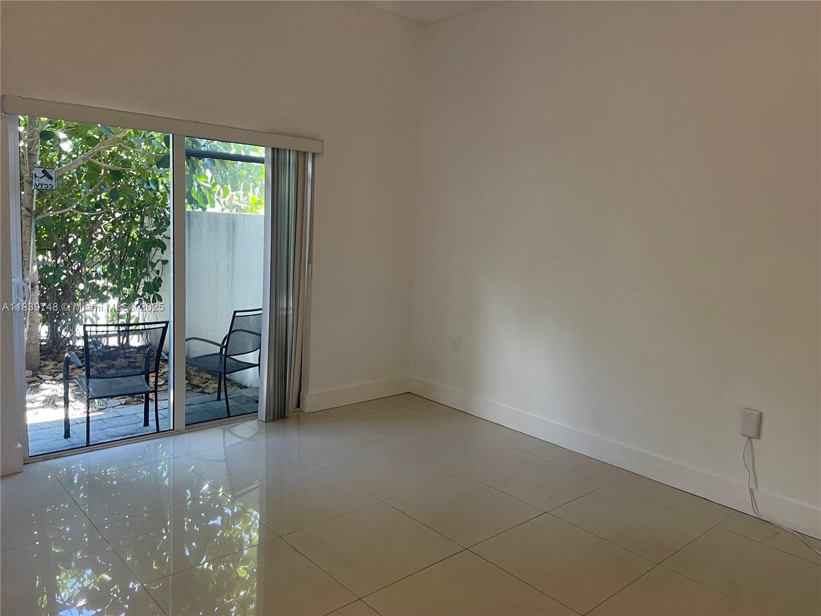 HOLLYWOOD - Residential Lease