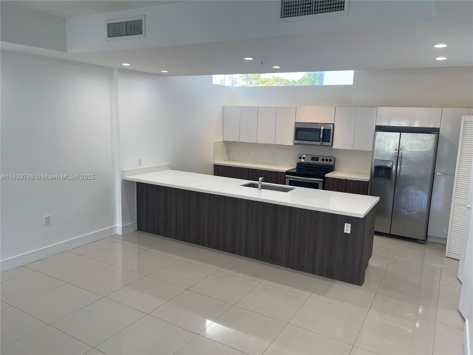 HOLLYWOOD - Residential Lease