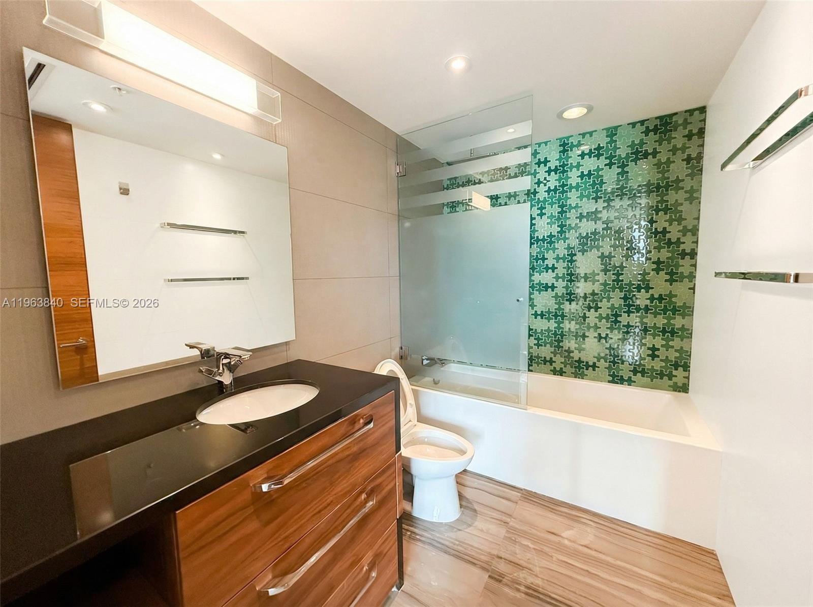 MINT CONDOMINIUM - Residential